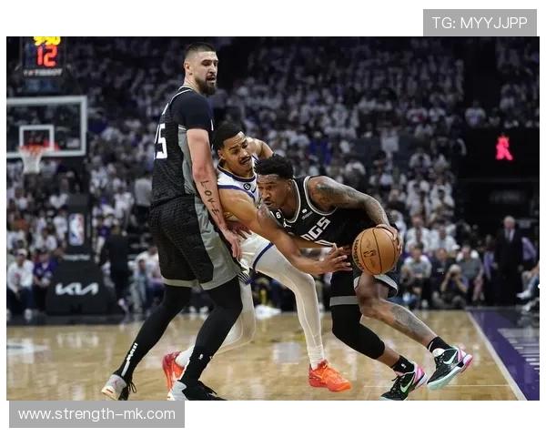 国王布朗教练助力球队逆袭，战术布局成关键胜负手