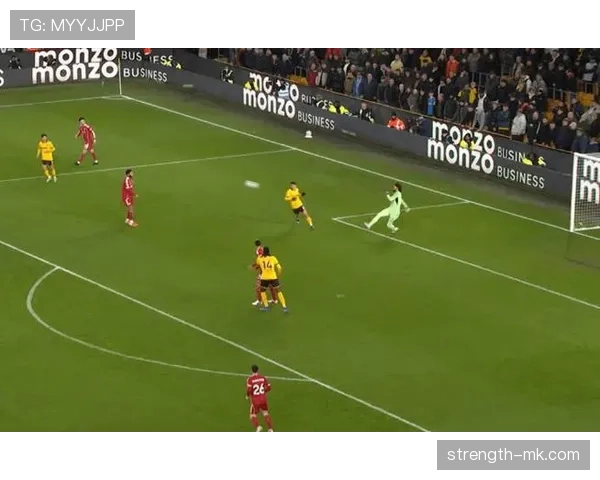 利物浦高位压迫问题显现,防线漏洞加剧,表现稳定性面临考验 利物浦高位压迫问题显现,防线漏洞加剧,表现稳定性面临考验