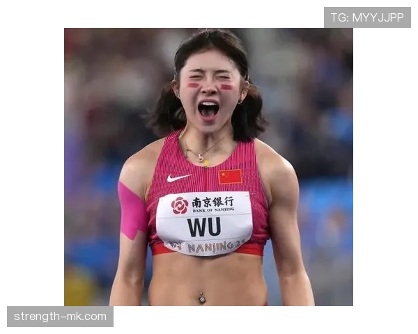 吴艳妮赛前涂睫毛膏上场，这姐是来走红毯的吧？