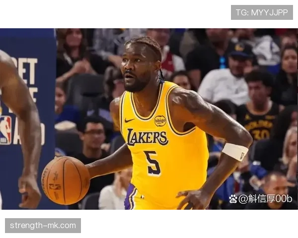 巴克利无球冲击改变防守阵型，内线高效输出主导进攻