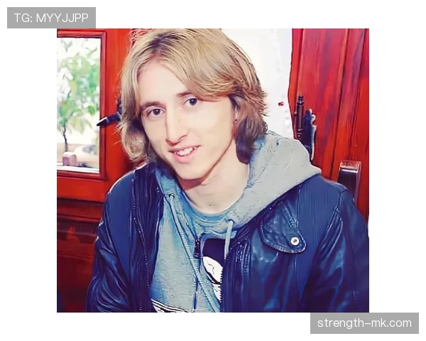 刷到莫德里奇那张早餐照，我这月攒钱计划瞬间破产