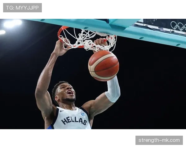 米德尔顿借字母哥挡拆无球拉开防守，三分效率回升